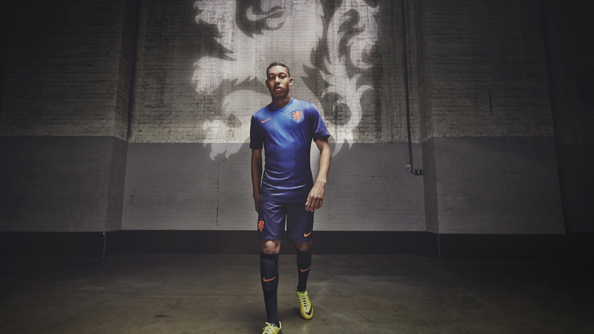 开云体育在线-法甲：里昂2-1战胜蒙彼利埃，队长扳平后反超，法甲里昂主场叫什么名字